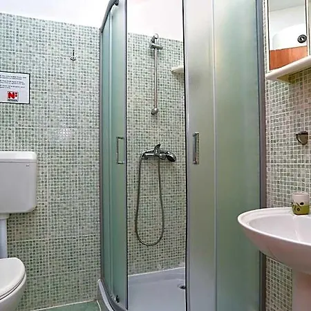 Welcoming With Shared Pool Fažana