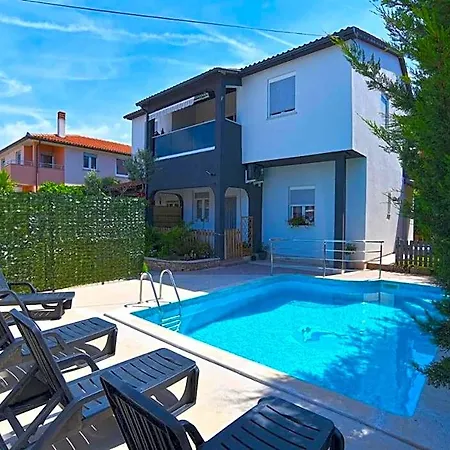 Welcoming With Shared Pool